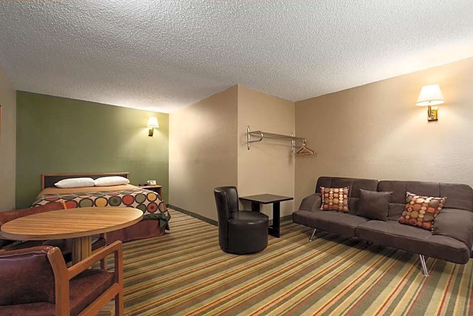 Super 8 by Wyndham Blackwell