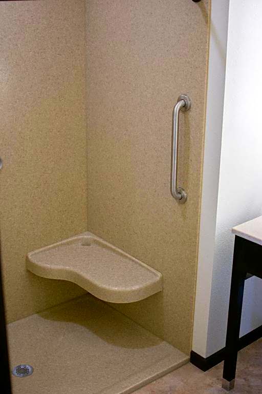 Boarders Inn & Suites by Cobblestone Hotels - Syracuse