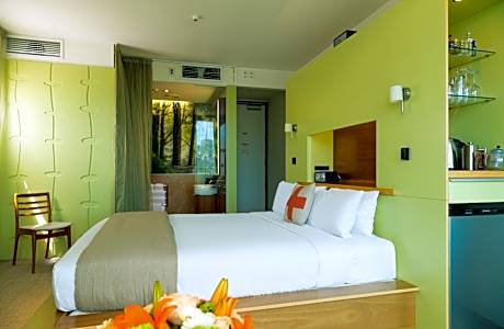 Superior King Room with City Views