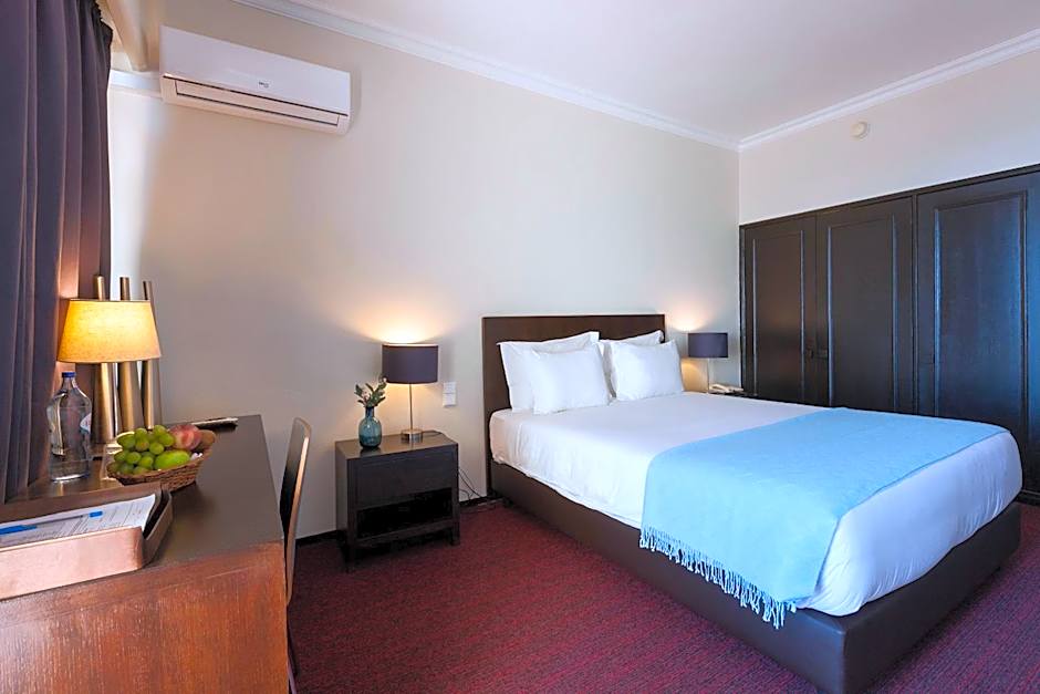 Carcavelos Beach Hotel