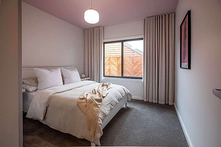 Convenient luxury home, minutes to CBD + hospital