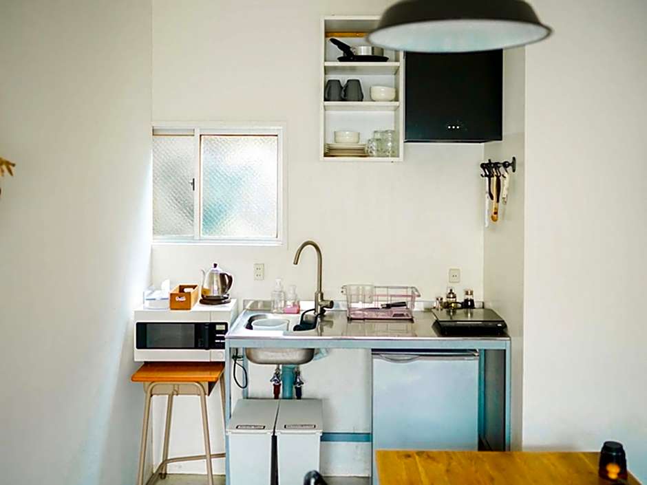 ROUTE - Cafe and Petit Hostel