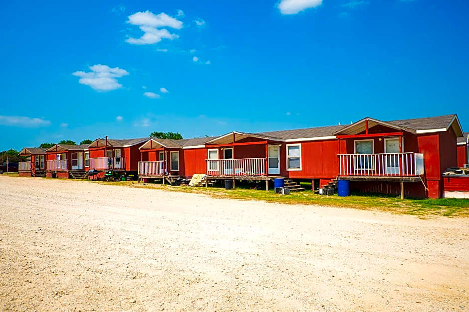 Grand Eagle Ford Lodge & RV Park