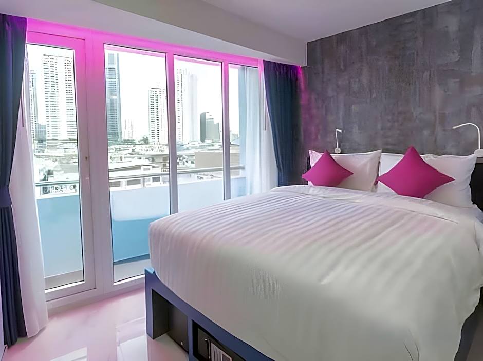 Spark Hotel - MRT Queen Sirikit