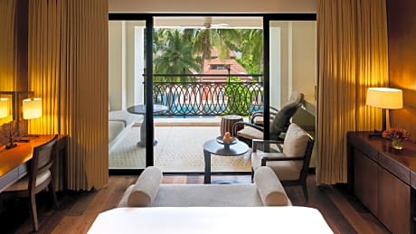 1 King Bed with Pool View