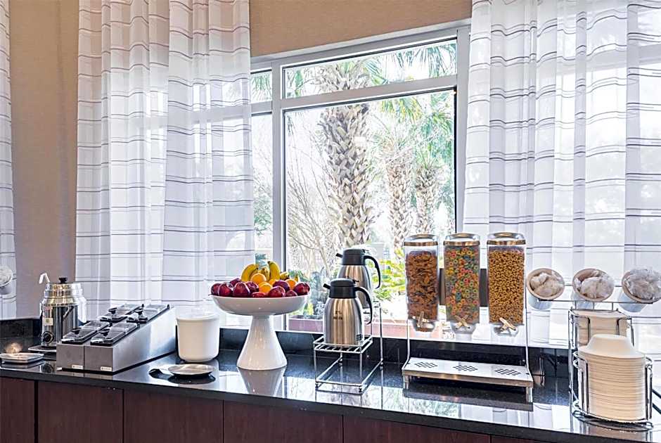 La Quinta Inn & Suites by Wyndham Austin Airport