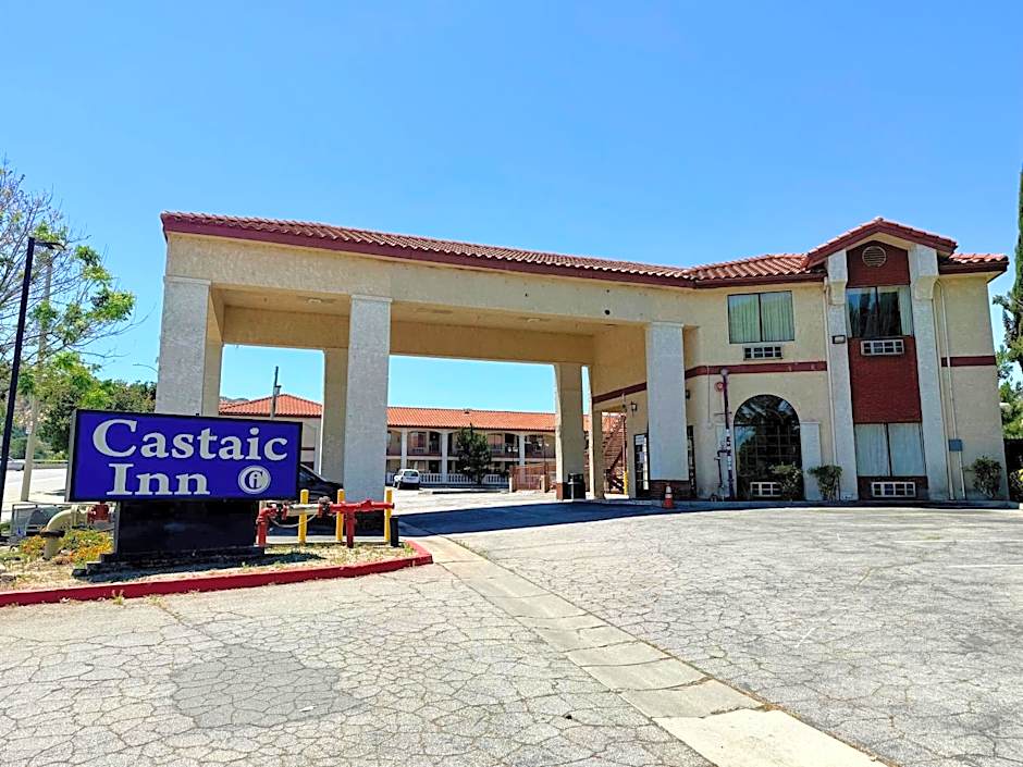 Photo 1 of 19 of Castaic Inn Six Flags Valencia