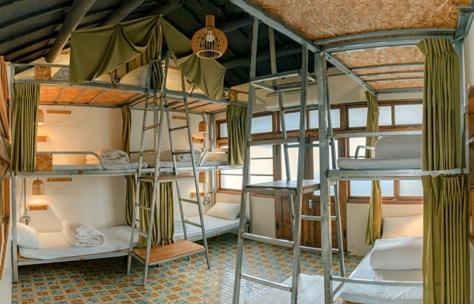 365.Hostel