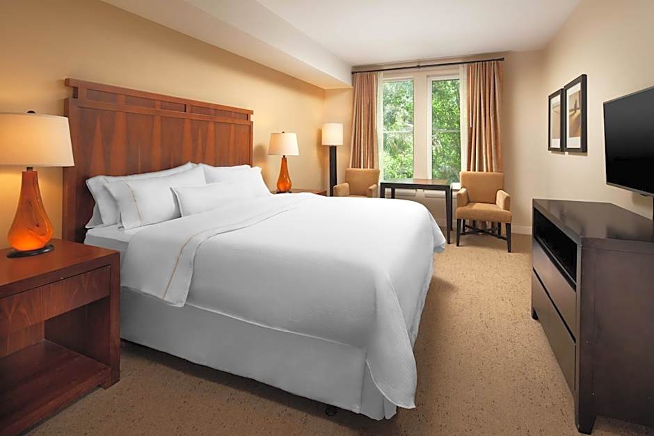 Photo 1 of 2 of 1 King Bed Guestroom