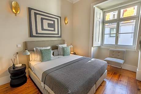 Deluxe 2-Bedroom Apartment with Square View