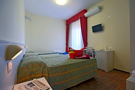 Quadruple Room with Sea View