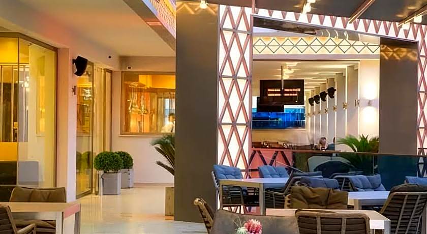 Aurasia Deluxe Hotel