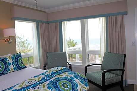 Luxury Queen Sunrise Suite