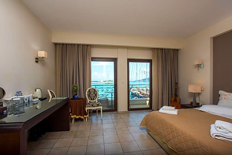 Photo 1 of 17 of Honeymoon Suite, Sea View
