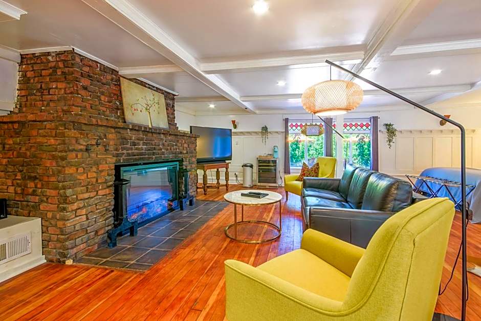 Cedar Gables Inn