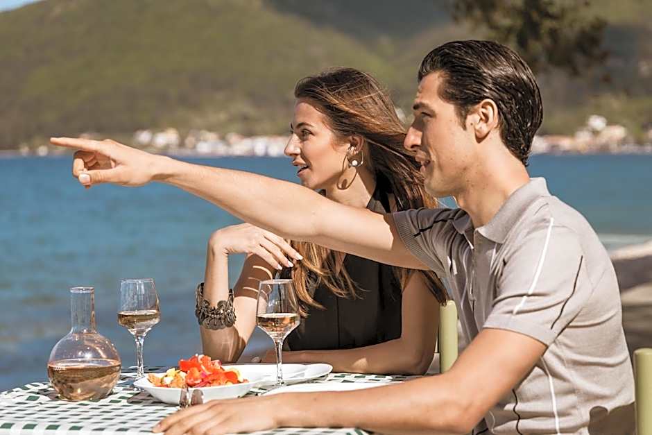 Meliti Waterfront Suites