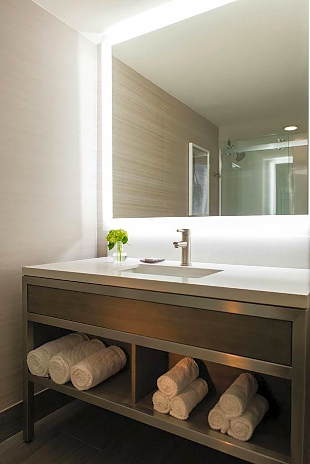 Renaissance by Marriott Waterford Oklahoma City Hotel