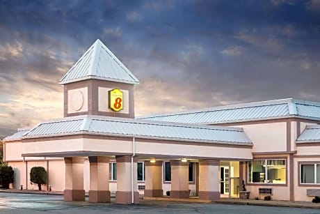 Super 8 by Wyndham Williamsburg