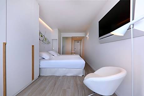 Double Room with Sea View Priority Location