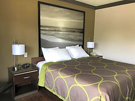 Queen Room - Mobility Access/Non-Smoking