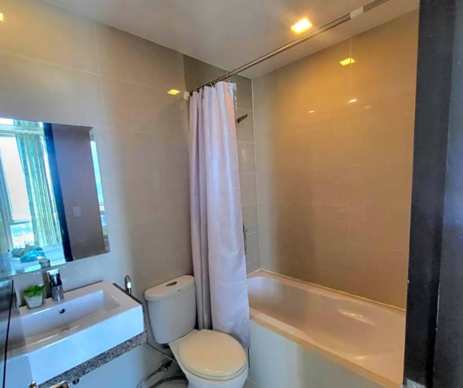 Mactan Newtown 8Newtown Boulevard Beach Condo RM9