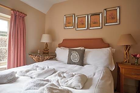 The Garden Cottage: Three-Bedroom House
