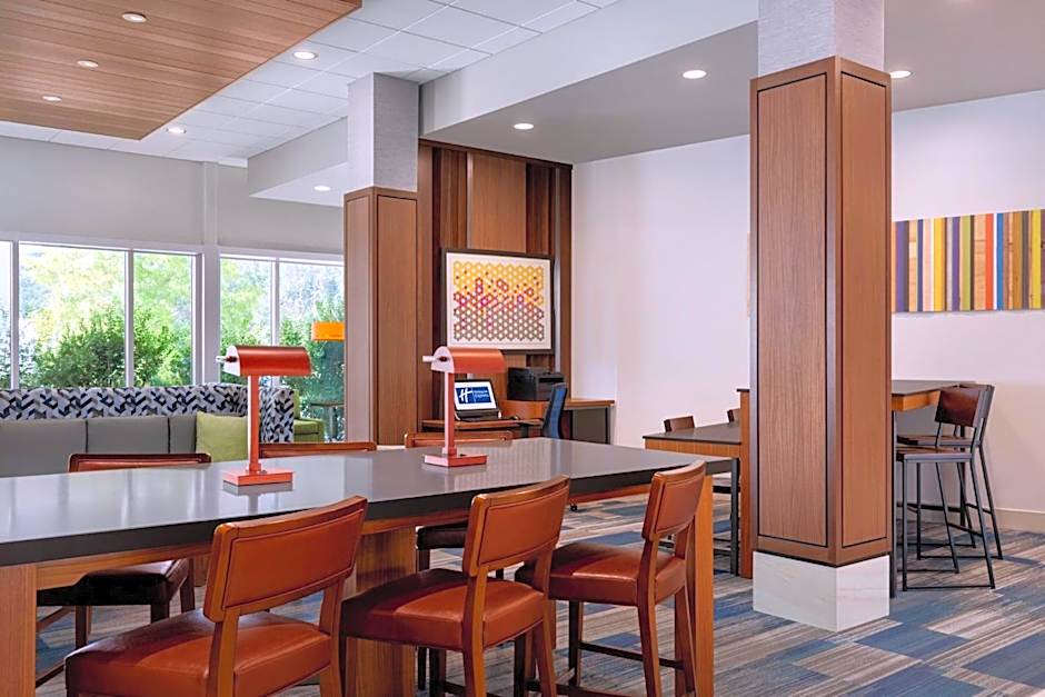 Holiday Inn Express & Suites - Dalton - Walnut Ave By IHG