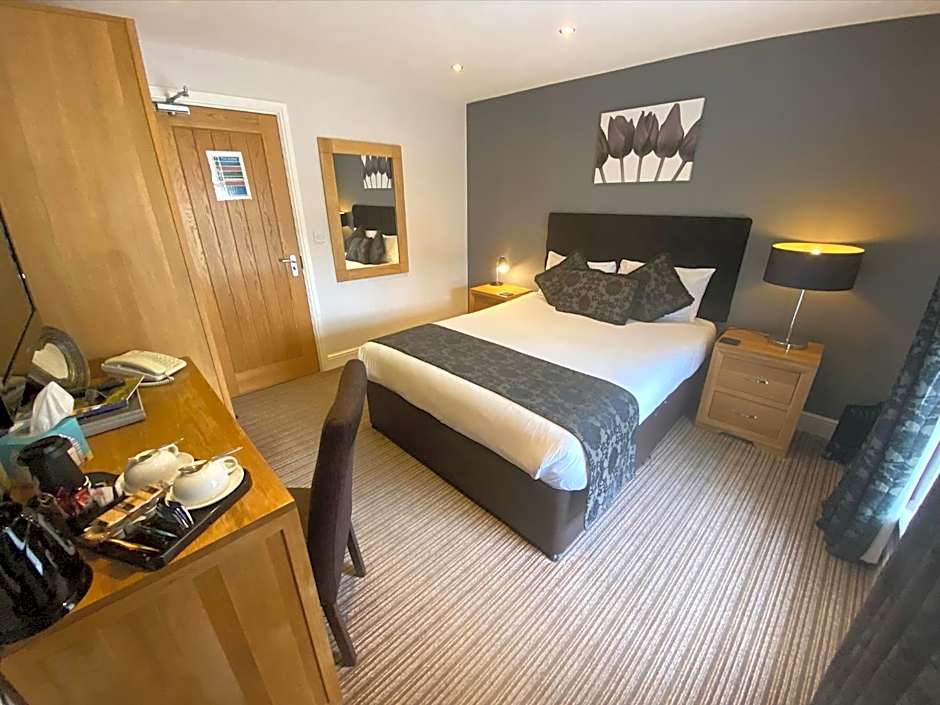 The Three Horseshoes Hotel