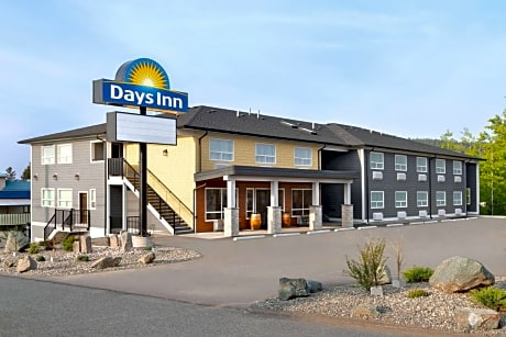 Days Inn by Wyndham 100 Mile House