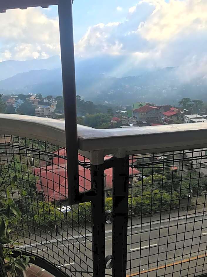ASHBURN'S TRANSIENT BAGUIO - 3rd to 5th floor BASIC SLEEP and GO Accommodation, WITH PARKING, NO ELEVATOR
