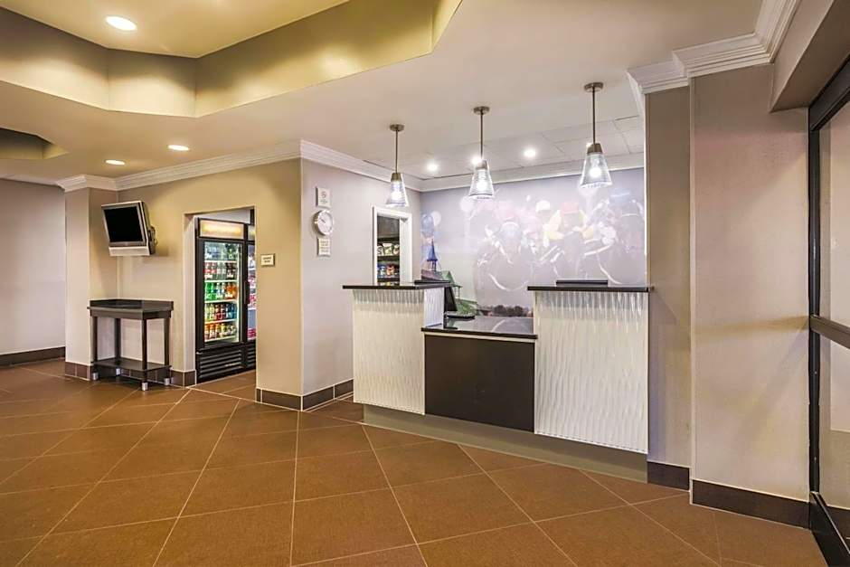 La Quinta Inn & Suites by Wyndham Louisville East