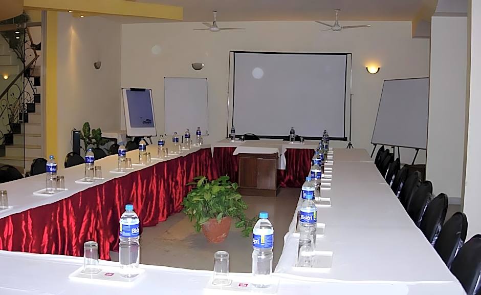 The Maple Leaf @ DLF Cyber City