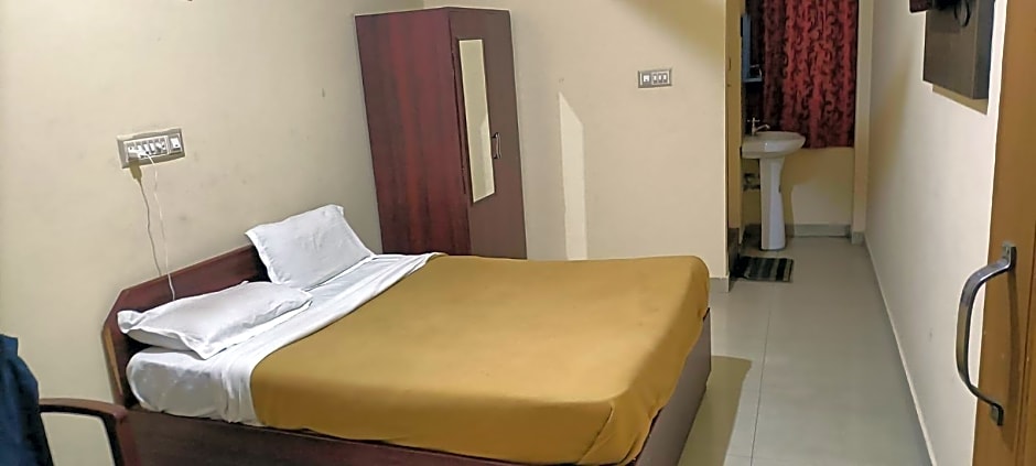 iROOMZ Hotel Vishwa Lodging