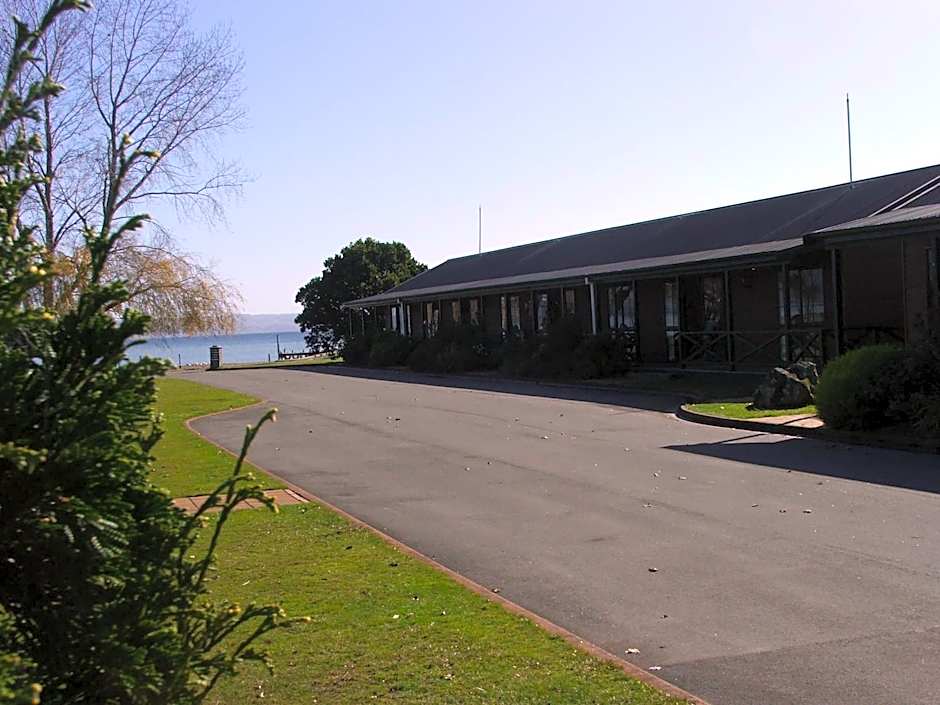 Cedarwood Lakeside Motel & Conference Venue