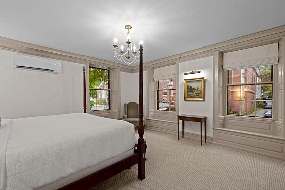 The Davenport Inn