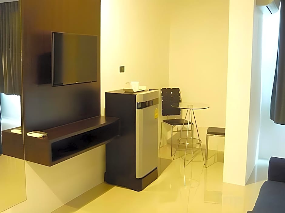 IZEN Budget Hotel & Residences