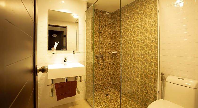 Intouch Riverside Hotel