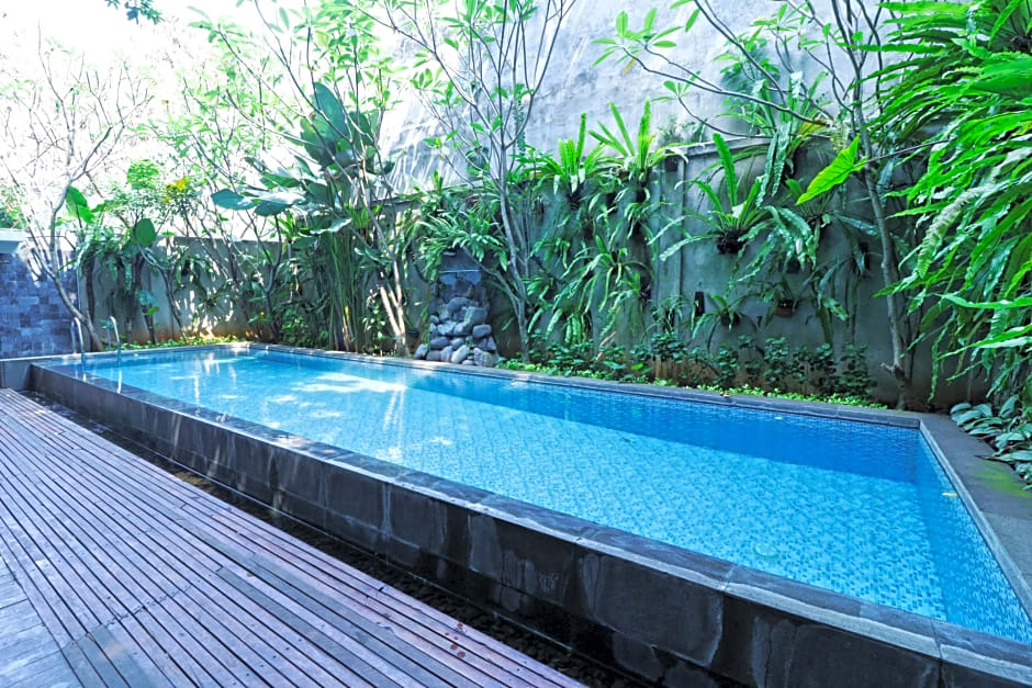 Pejaten Valley Residence by ZUZU