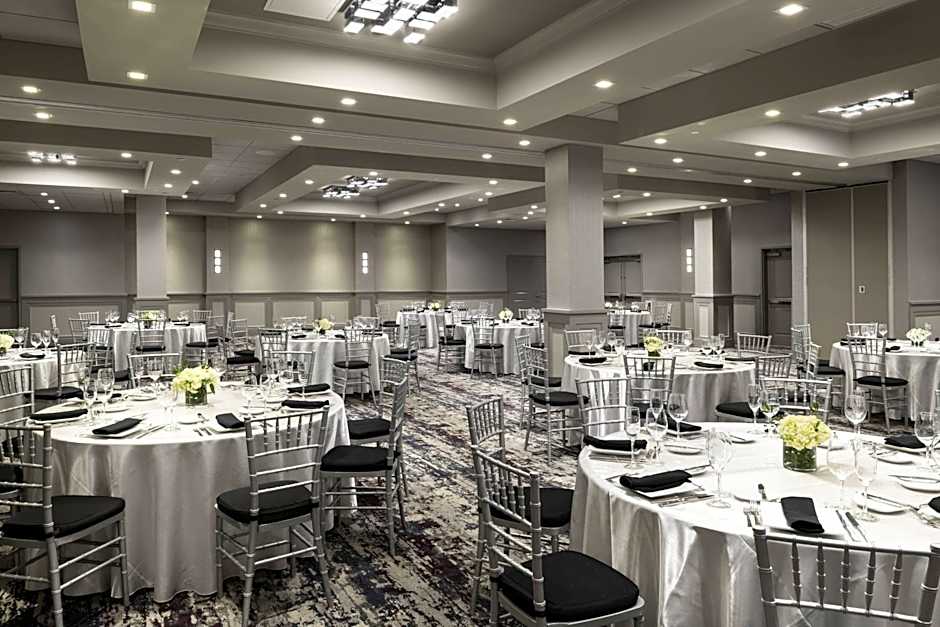 Renaissance by Marriott Boston Patriot Place Hotel