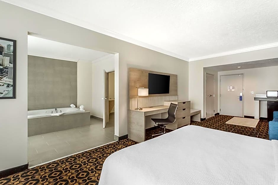 Best Western Plus Airport Inn & Suites