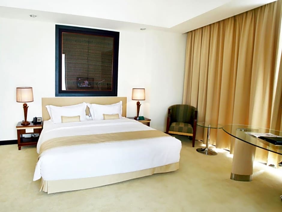 Sintesa Peninsula Hotel