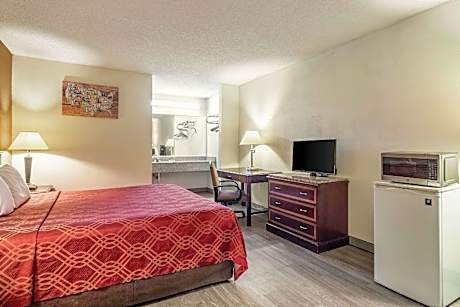 1 King Bed, Nonsmoking