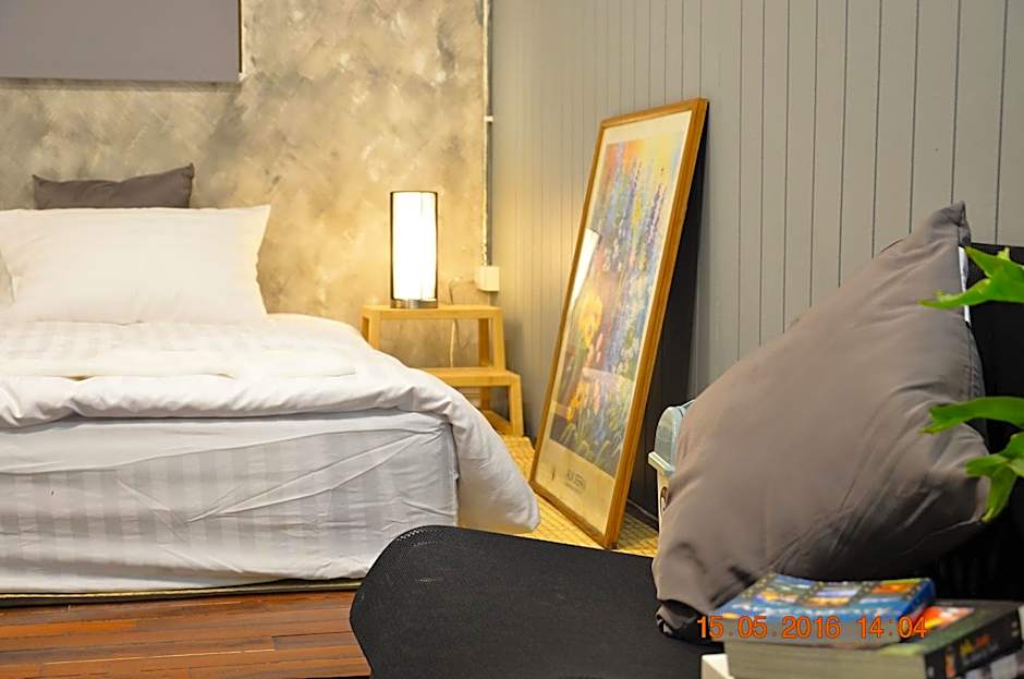 Goodfellas Thong lo Hostel #Check in time needed#