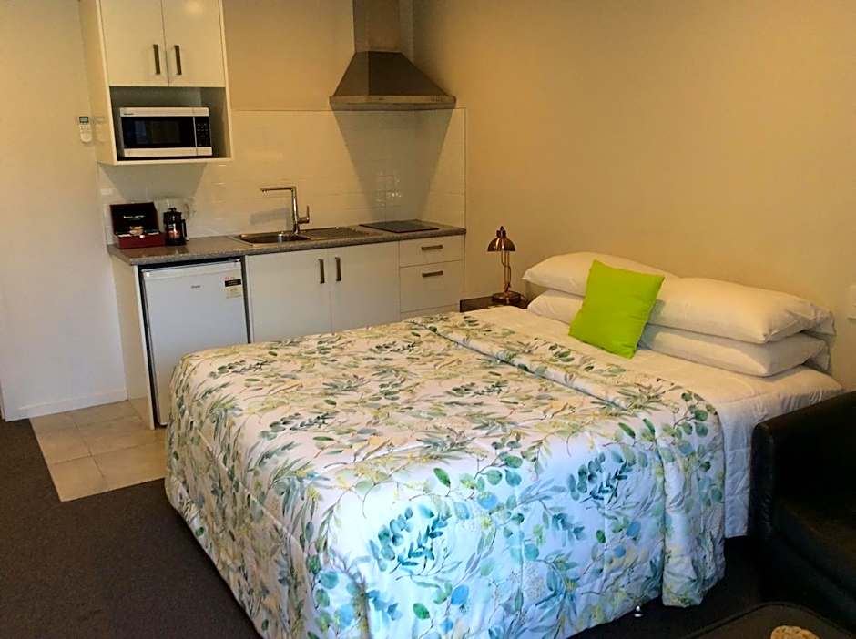 Acacia Lake View Motel