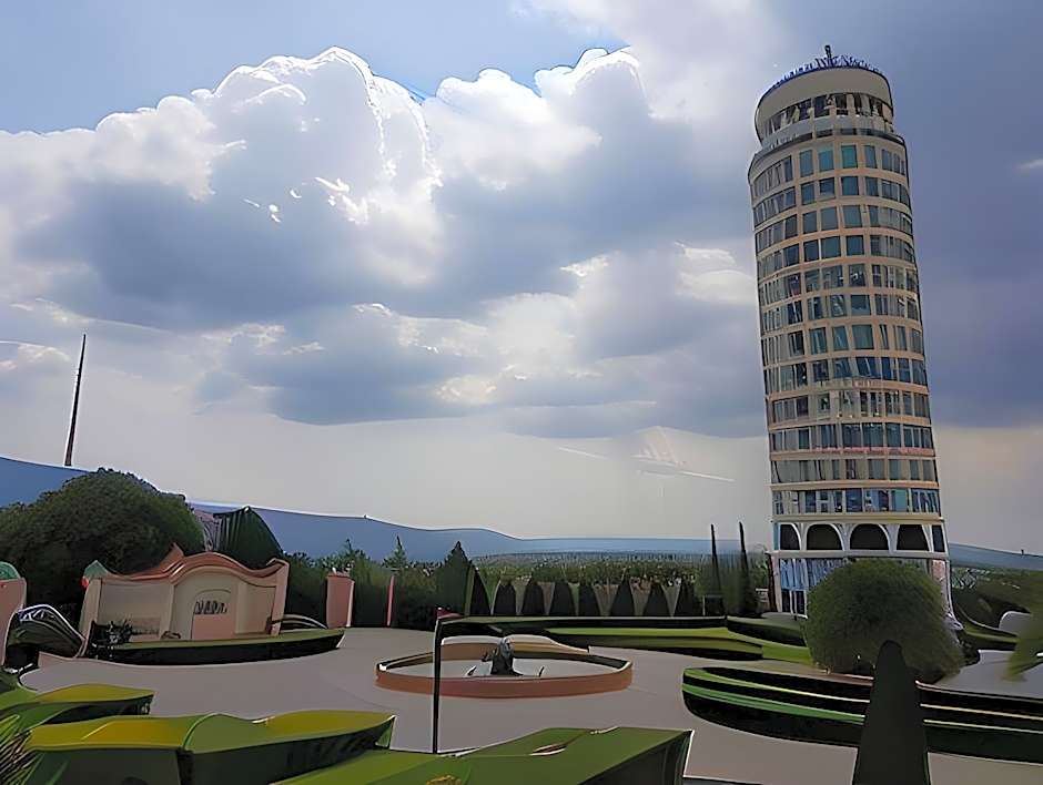 Toscana Piazza by Toscana Valley