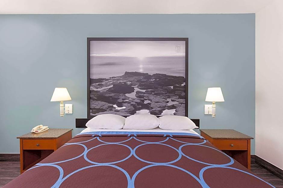 Super 8 by Wyndham El Cajon/San Diego