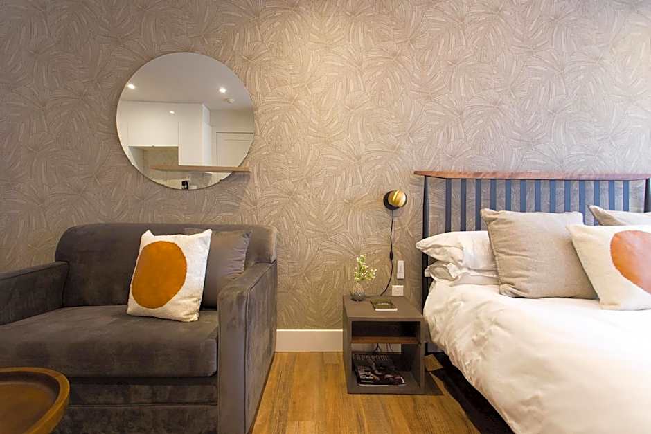 Romantic Studio in the Heart of Little Italy by Den Stays