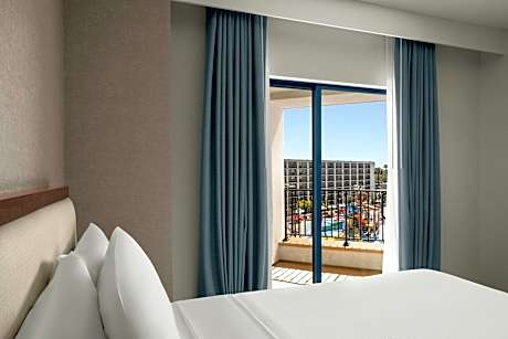 1 Bedroom Suite, 2 Queen, Waterpark view, Balcony