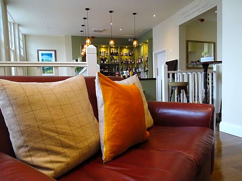 OYO White Horse Hotel