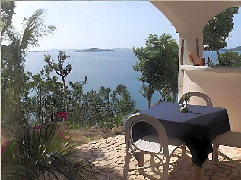 Al Faro Cosmio Hotel